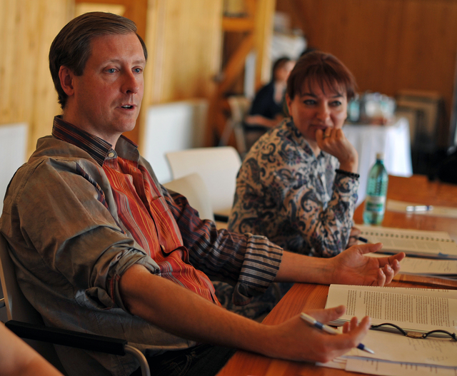 Todd Breyfogle, director de seminarios del Instituto Aspen, durante una sesión.