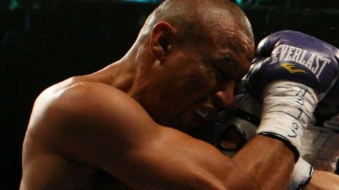 “Juanma” López durante su pelea con el mexicano Orlando Salido.