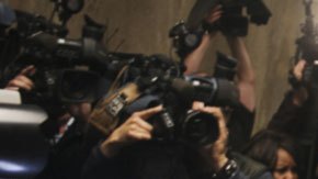 El sheriff Mirkarimi se dirige a los medios.