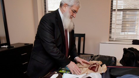 Jean-Paul Amoyelle, presidente de la escuela Ozar Hatorah en   Toulouse, Francia, se preparaba   para retornar a ese país europeo, después que un tiroteo en horas de la mañana de ayer causara la muerte a cuatro personas en el  colegio judío.