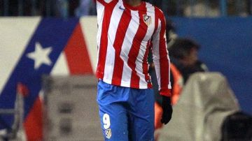 Radamel Falcao, del Atlético, celebra luego de anotar gol ante el Athletic de Bilbao.