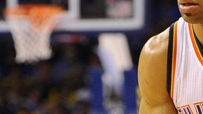 Derek Fisher debutó ayer con los Thunder de Oklahoma y jugó durante 19 minutos en los que  anotó cinco puntos.