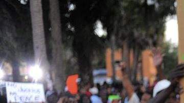 Vince Taylor participa con otros ciudadanos en una protesta por el asesinato del joven de 17 años Trayvon Martin.