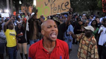 Vince Taylor participa con otros ciudadanos en una protesta por el asesinato del joven de 17 años Trayvon Martin.
