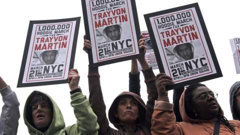 El movimiento "Ocupa Wall Street" convocó la manifestación en solidaridad con la familia del joven afroamericano asesinado.