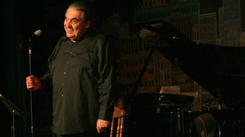 Alberto Cortez en su actuación previa en LA, en 2008.