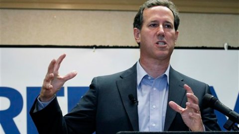 No es la primera vez que Santorum critica a Romney por sus cambios de postura.