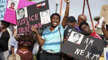 Vecinos de Sanford piden justicia para Trayvon Martin, quien murió a manos de un vigilante en una urbanización cerrada de la municipalidad.