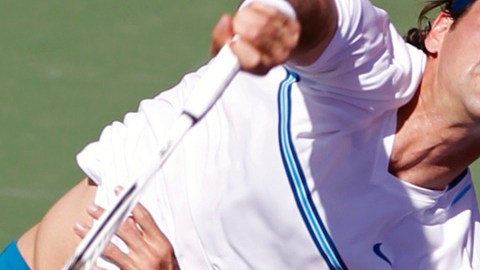 El tenista suizo Roger Federer se impuso ayer al estadounidense Ryan Garrison en dos sets y avanzó en el torneo que se disputa en Key Biscayne, Florida.