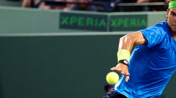Nadal se desplaza para devolver un saque en los primeros sets.
