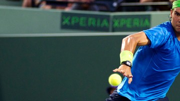 Nadal se desplaza para devolver un saque en los primeros sets.