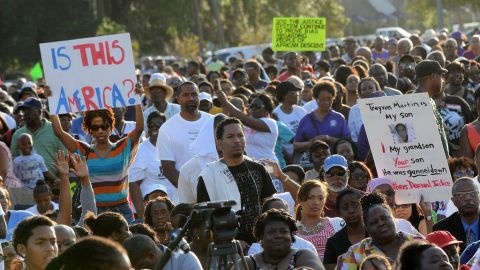 Centenares de personas se han manifestado por la muerte de Trayvon Martin.