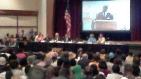 El Centro Cívico de Sanford se llenó a capacidad para el 'town hall' sobre Trayvon Martin.