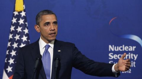 El presidente de EEUU, Barack Obama durante la rueda de prensa ofrecida conjuntamente con el presidente de Corea del Sur, Lee Myung-Bak (no fotografiado), en el Palacio Presidencial de Seúl.