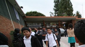 Estudiantes hispanos confrontan acciones disciplinarias mayores, bajo el criterio de profesores que tienen poca experiencia en el campo educativo.