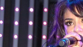 Guzmán es una de las pocas mujeres que cantan narcocorridos o 'corridos progresivos'. Ella dice que no es peligroso ser artista  de estos géneros.