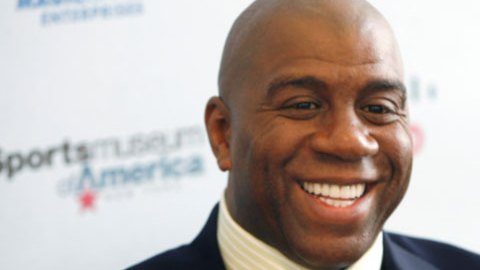 El grupo comprador incluye a Earvin "Magic" Johnson.