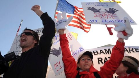 Partidarios a favor y en contra del plan de salud se manifestaron ayer por segundo día consecutivo en Washington.