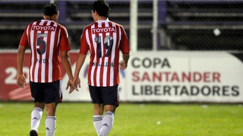 Patricio Araujo y Jonny Magallón abandonan el Estadio Luis Franzini luego de caer en la Libertadores.