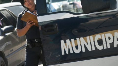 Se estima que los bajos sueldos son uno de los factores que propician la corrupción policial.