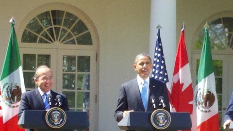 (De izquierda a derecha) Felipe Calderón, presidente de México, Barack Obama, presidente de EEUU, y Stephen Harper, primer ministro de Canadá.