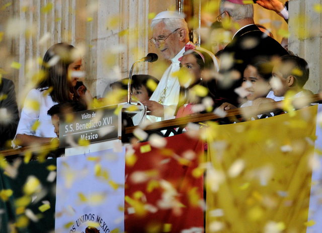 El papa habla a los jóvenes durante su visita a Guanajuato.