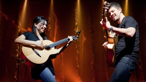 Rodrigo y Gabriela junto a la orquesta C.U.B.A.  presentan su álbum 'Área 52'.