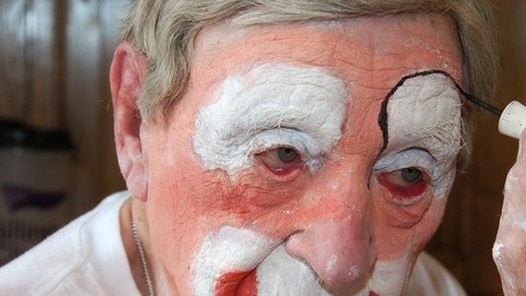 Floyd 'Creeky' Creekmore es el payaso más viejo en activo, según el libro de récords de Guinness.