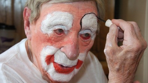 Floyd 'Creeky' Creekmore es el payaso más viejo en activo, según el libro de récords de Guinness.