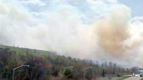 Los conductores que van hacia Staten Island deben manejar con cuidado pues tal cual se aprecia en la foto el humo dificulta un poco la visibilidad.