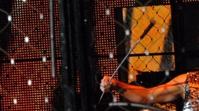 Michael "Chino" Ramos, domador profesional del Circo  Universoul, en plena acción frente a tigres de bengala.