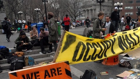 Miembros de "Ocupa Wall Street" seguían en el parque Union Square.