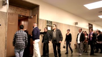 Víctimas de Edwin Parada llegan a la sala 16 de la Corte Superior de San Francisco.