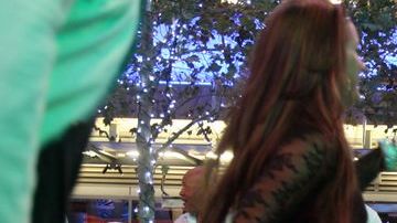 Una pareja baila salsa en Los Angeles.