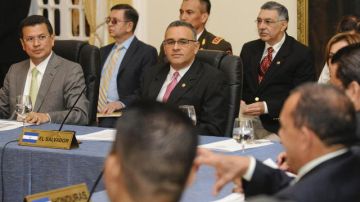 Los presidentes Funes, Lobo y Ortega reunidos en San Salvador, dicen que no hay injerencia externa en sus decisiones sobre   seguridad.