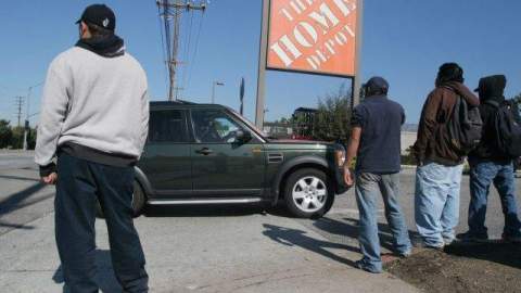 A pesar de que hay cada vez más contrataciones todavía hay muchos hispanos en Estados Unidos buscando empleo.