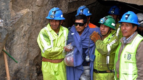 Los mineros informales permanecieron durante varios días encerrados en  la mina luego de un derrumbe cerca de la entrada.