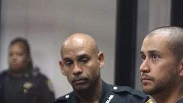 George Zimmerman (c) compareció en corte junto a su abogado Mark O'Mara (dcha) en el correccional Seminole County de Sanford Florida.