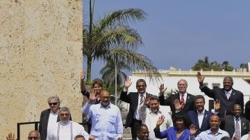 Los presidentes de los países de América posan, hoy, domingo 15 de abril de 2012, para la foto oficial de la VI Cumbre de las Américas en Cartagena de Indias, Colombia.