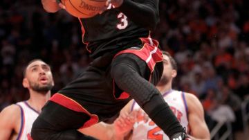 Dwyane Wade (3), quien encestó 28 puntos para Miami, aparece en acción en el partido de ayer en el Garden. Heat ganó 93-85 al equipo de la Gran Manzana.
