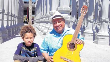 El músico mexicano José Luis Orozco ha dedicado su vida a educar usando cantos tradicionales infantiles.