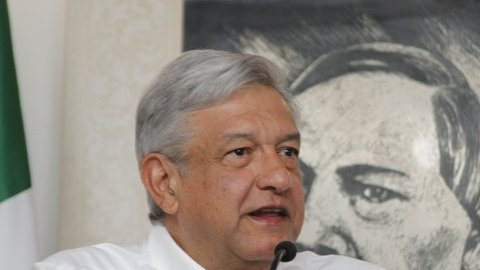 El candidato presidencial por la coalición Movimiento Progresista, Andrés Manuel López Obrador, durante conferencia de prensa, en  Ciudad de México.