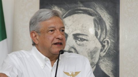 El candidato presidencial por la coalición Movimiento Progresista, Andrés Manuel López Obrador, durante conferencia de prensa, en  Ciudad de México.