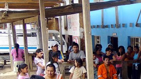 Los trabajadores esperan la llegada del presidente Ollanta Humala quien ayer viajó a la región del Cusco donde se produjo el secuestro masivo.