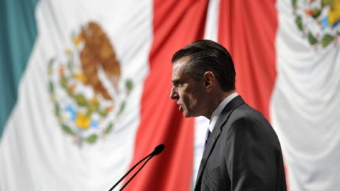 Suárez Coppel sostiene que México debe seguir exportando petróleo crudo e importando gasolina refinada.