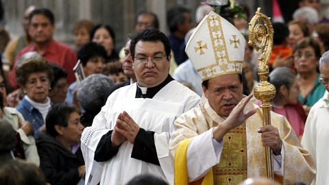 El cardenal Norberto Ribera ofició la homilía dominical, en la Catedral Metropolitana,  en la ciudad de México.