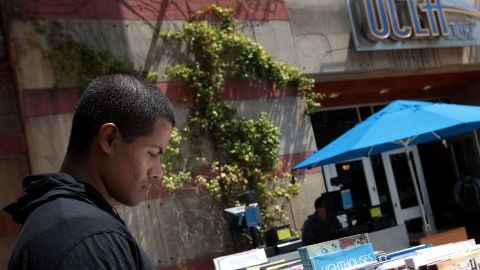 Las deudas de estudios se hacen más difíciles de pagar cuando el mercado de trabajo está deprimido.