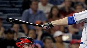 Ike Davis observa su vuelacercas de tres carreras en la sexta entrada que le dio a los Mets la ventaja y finalmente el triunfo ante Atlanta por pizarra de 6-1.