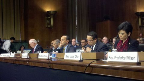 Legisladores durante la discusión sobre el perfil racial.