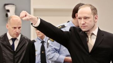 El asesino de masas noruego, Anders Behring Breivik, se declaró inocente en un tribunal tras haber asesinado a 77 personas.